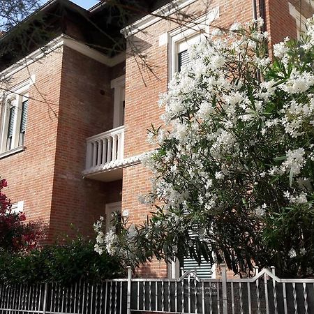 Appartamento In Villa Pésaro Exterior foto