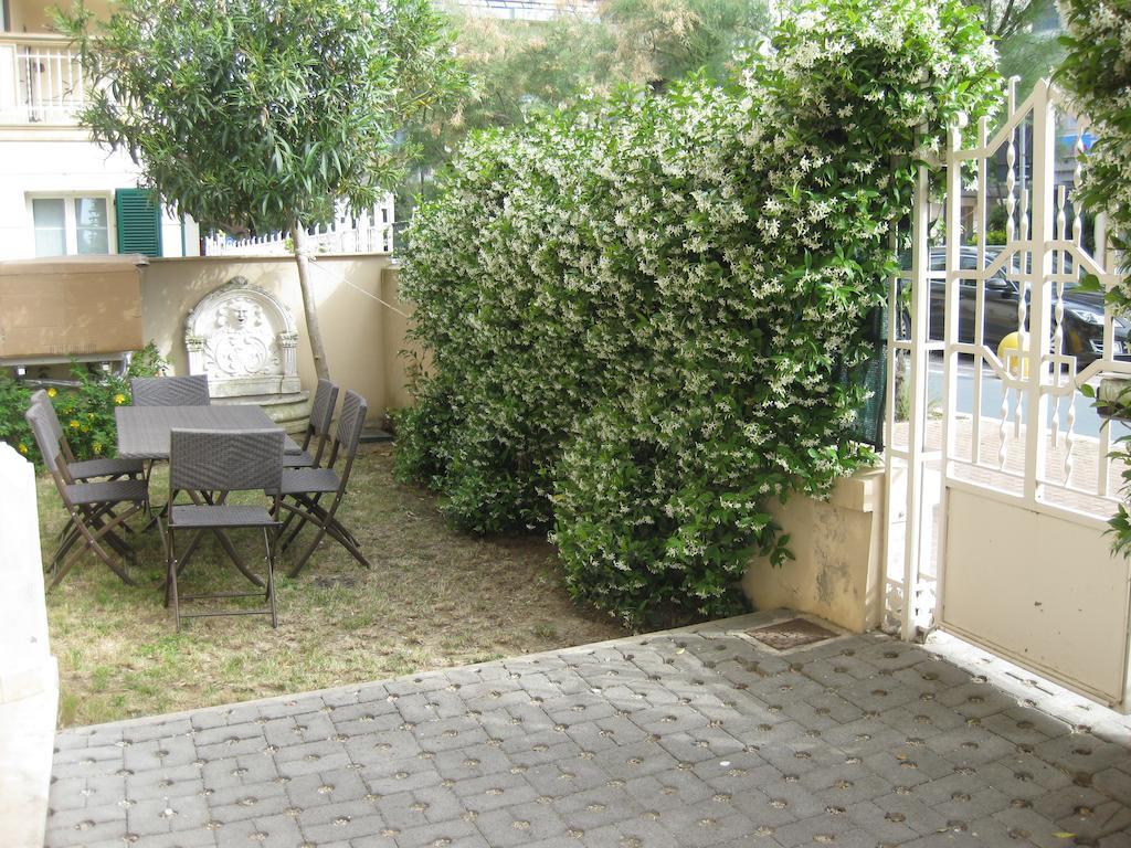 Appartamento In Villa Pésaro Habitación foto
