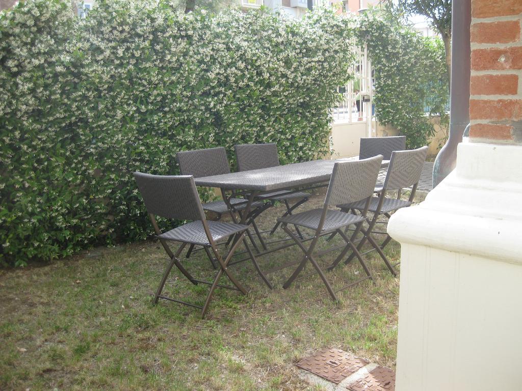 Appartamento In Villa Pésaro Habitación foto