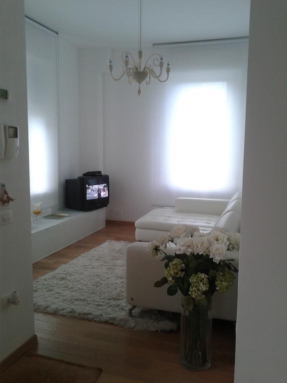 Appartamento In Villa Pésaro Habitación foto