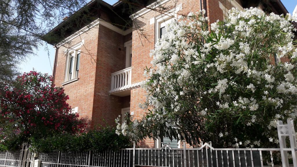 Appartamento In Villa Pésaro Exterior foto